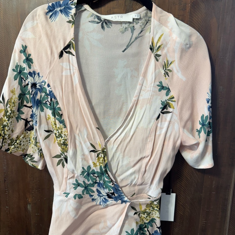ASTR Floral Wrap blouse Medium new with tags